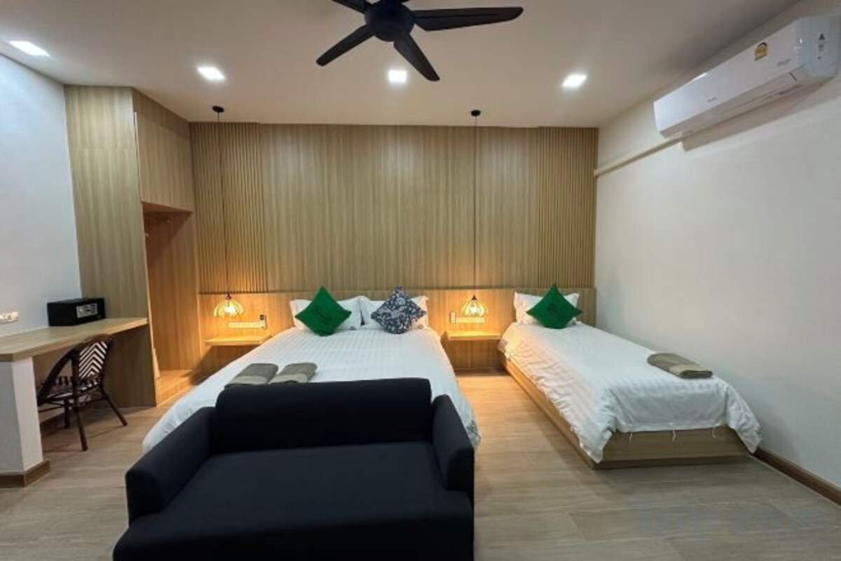 3 bedrooms, memory foam beds, desk, laptop workspace