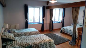 1 chambre, fer et planche à repasser, Wi-Fi gratuit, draps fournis