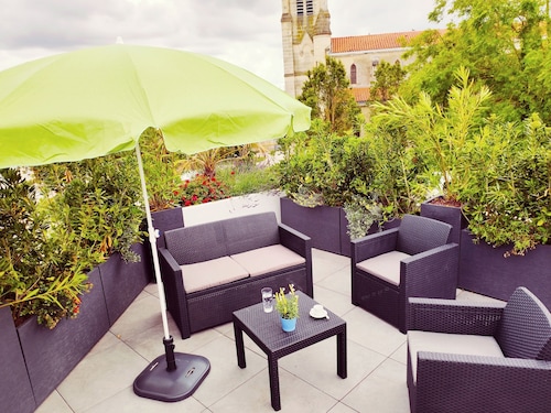 Appartement plein centre avec belle terrasse aménagée