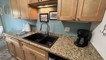 Fridge, oven, dishwasher, coffee/tea maker
