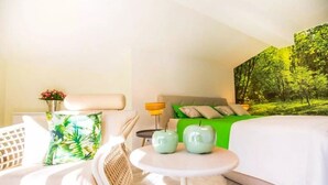 A hotel room with a bed, a small table, a chair, and a wall mural. - Separate, comfortable house for 6-8 guests - 3 bedrooms, 3 bathrooms (Bad Sachsa)