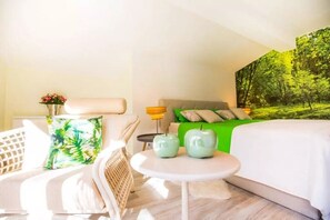 3 bedrooms, in-room safe, iron/ironing board, travel crib