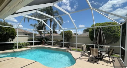 Private Pool Oasis! Close to Lake Sumter Landing!