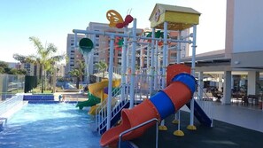 Outdoor pool, a heated pool - Alta Vista Thermas Resort (Caldas Novas)