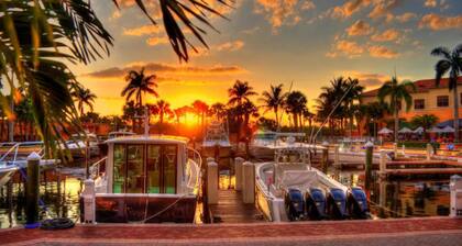 Palm Beach Cottage-Heated-Saltwater Pool-Downtown, Near Island of PB