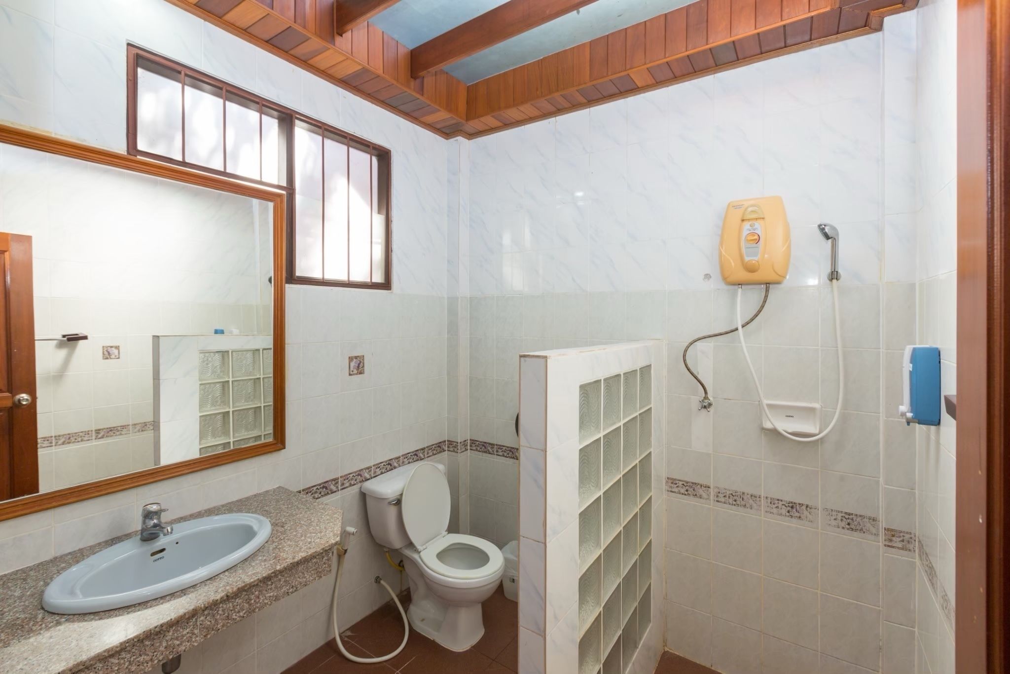 family bungalow | bathroom | shower, towels, soap, shampoo