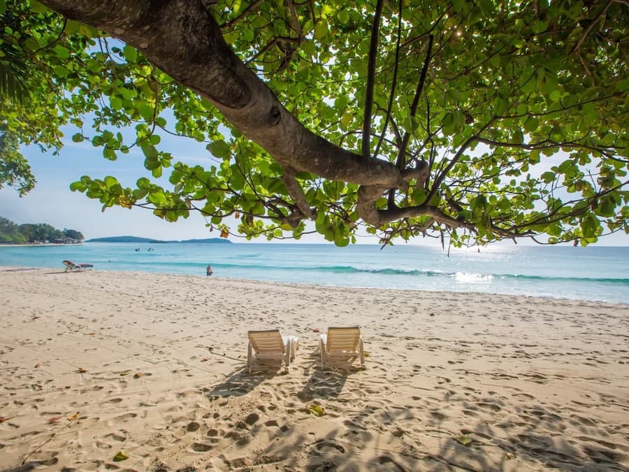 On the beach, white sand, sun loungers, beach towels