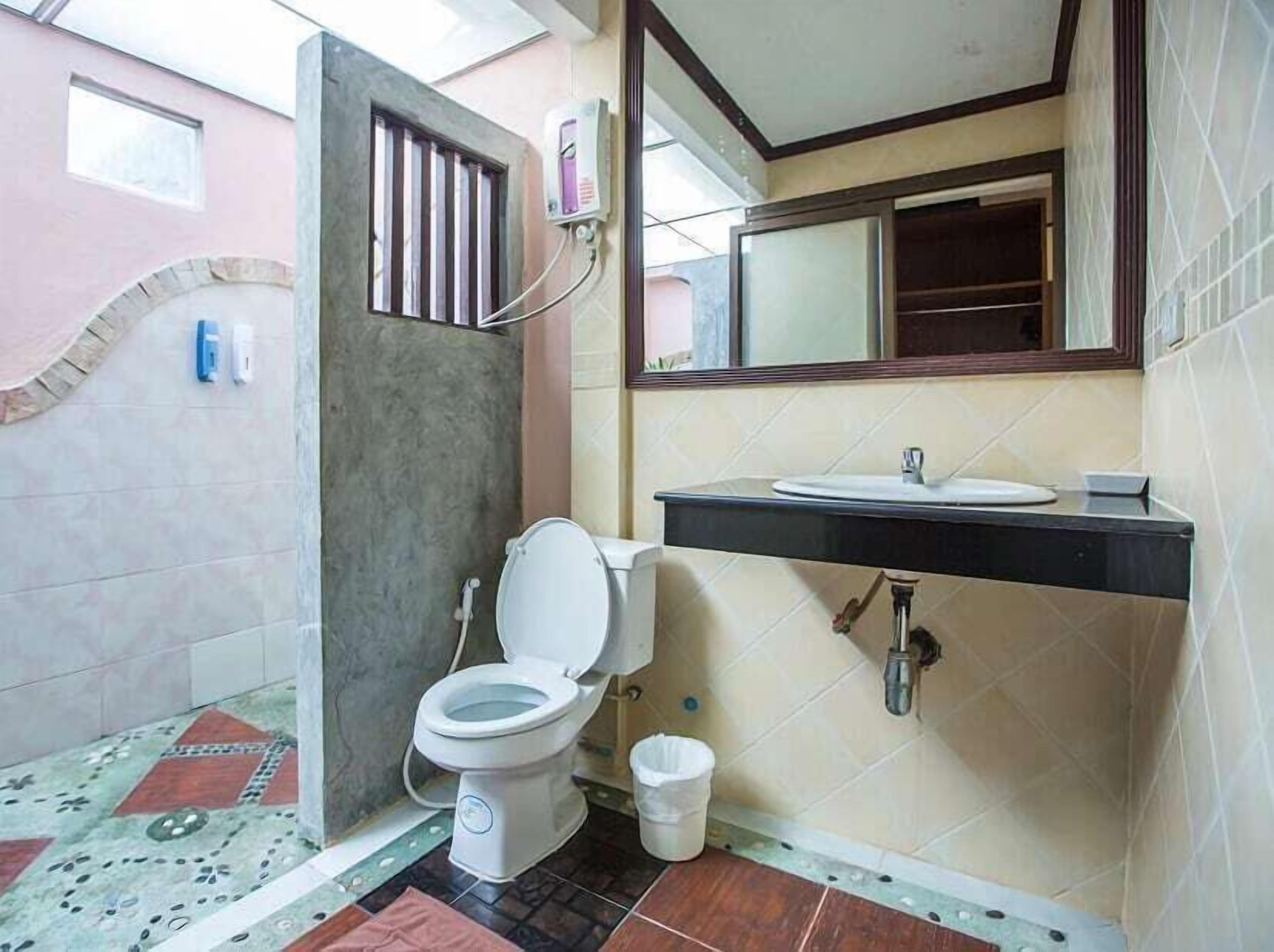 standard room | bathroom | shower, towels, soap, shampoo