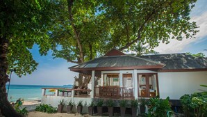 Bungalow, Beachfront | In-room safe, desk, WiFi (free) - Long Beach Lodge (Koh Samui)