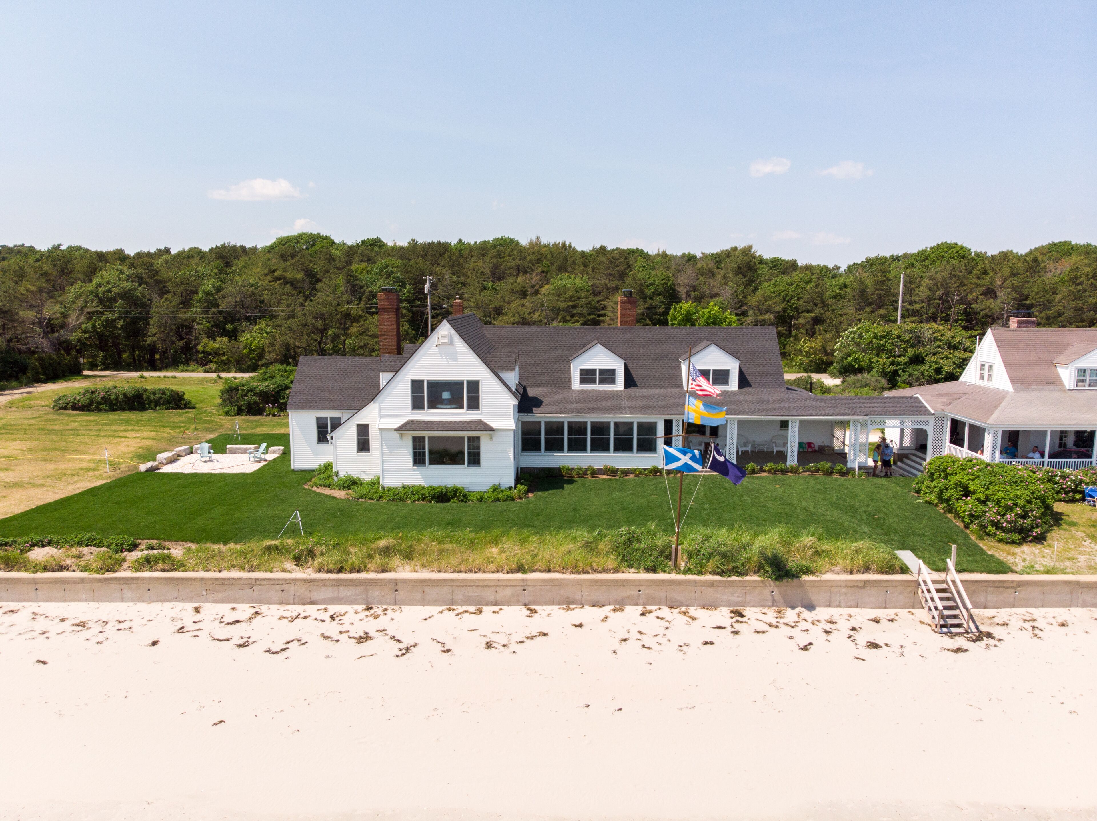 Luxury Waterfront, 5 Bedroom, 3.5 Bathroom Private Beachfront Paradise Sleeps 10