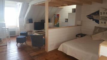 1 bedroom, desk, iron/ironing board, free WiFi