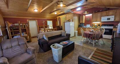 Fern Creek mökit @ New River Gorge Valkoinen vesi Patikointi Hot Tub Uusittu