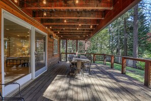 Outdoor dining - Lupine Luxury on the West Shore - Hot Tub - HOA Beach (Tahoe City)
