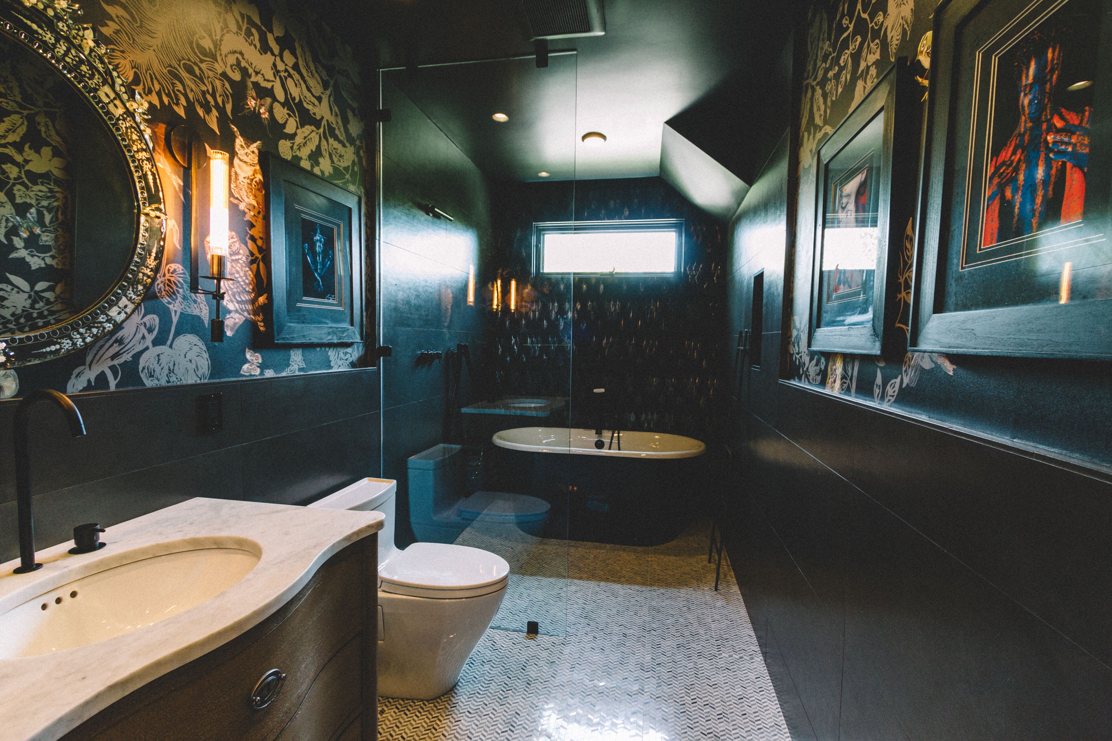 Ensemble douche/baignoire, sèche-cheveux, serviettes fournies, savon