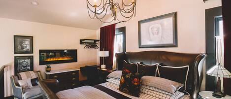 Desk, iron/ironing board, WiFi, bed sheets