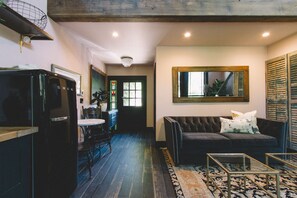 Televisio, takka, videopelejä, DVD-soitin