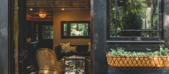 Private Lofted Downtown Studio