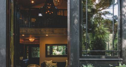 Private Lofted Downtown Studio