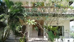 المنطقة المحيطة بالمنشأة