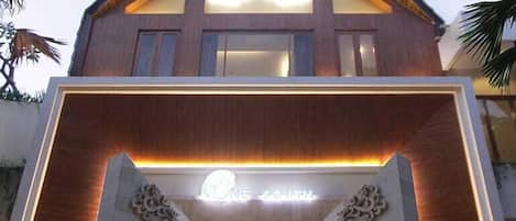 Façade de lâhĂ©bergement - soirĂ©e/nuit