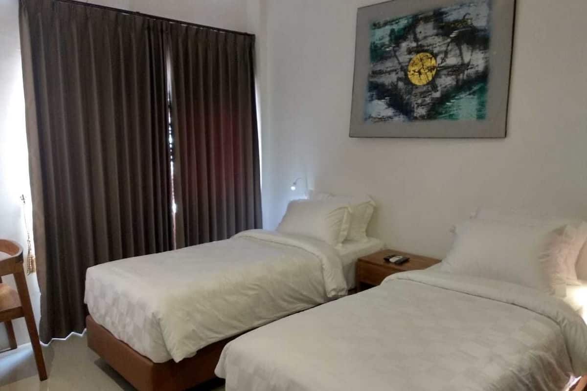 Habitación superior con 1 cama doble o 2 individuales | Escritorio, wifi gratis, ropa de cama