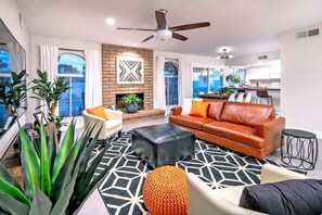 Smart TV, fireplace, books, stereo