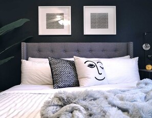 4 bedrooms, in-room safe, desk, iron/ironing board