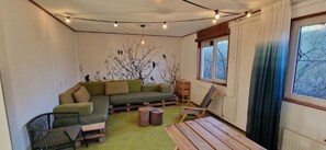 Books - Amsterdam Farm Lodge: ground floor apartment (Amsterdam)