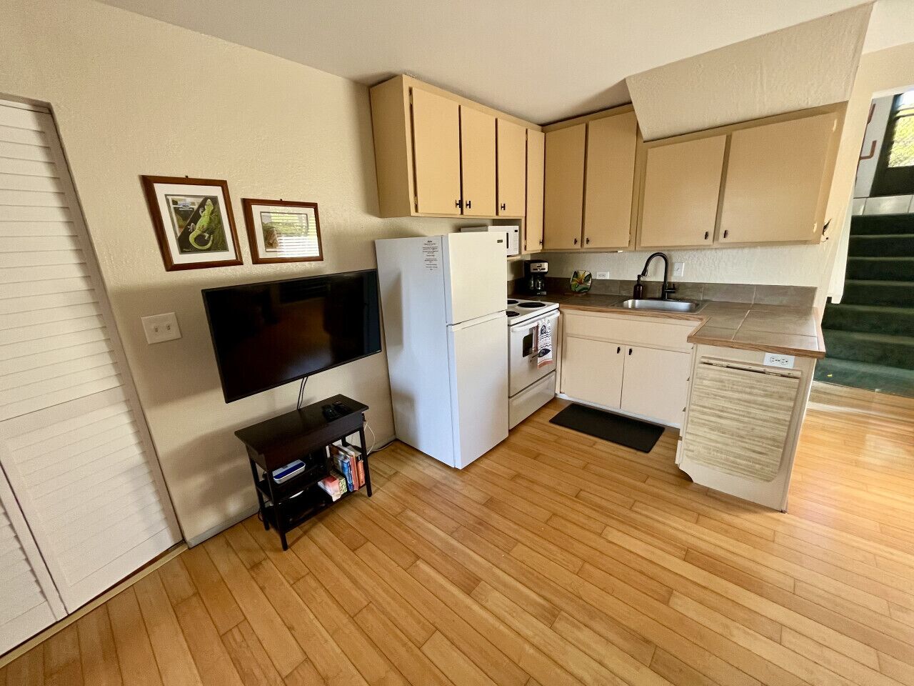 Geladeira, micro-ondas, fogão, cooktop