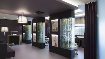 Couples treatment rooms, body treatments, aromatherapy