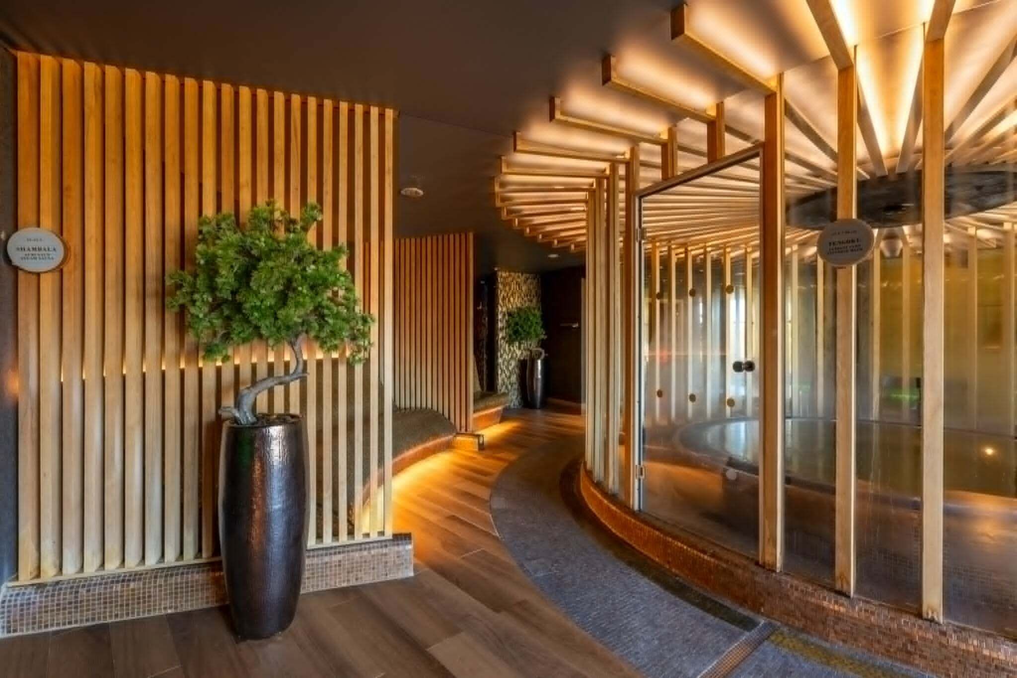 Couples treatment rooms, body treatments, aromatherapy