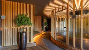 Couples treatment rooms, body treatments, aromatherapy