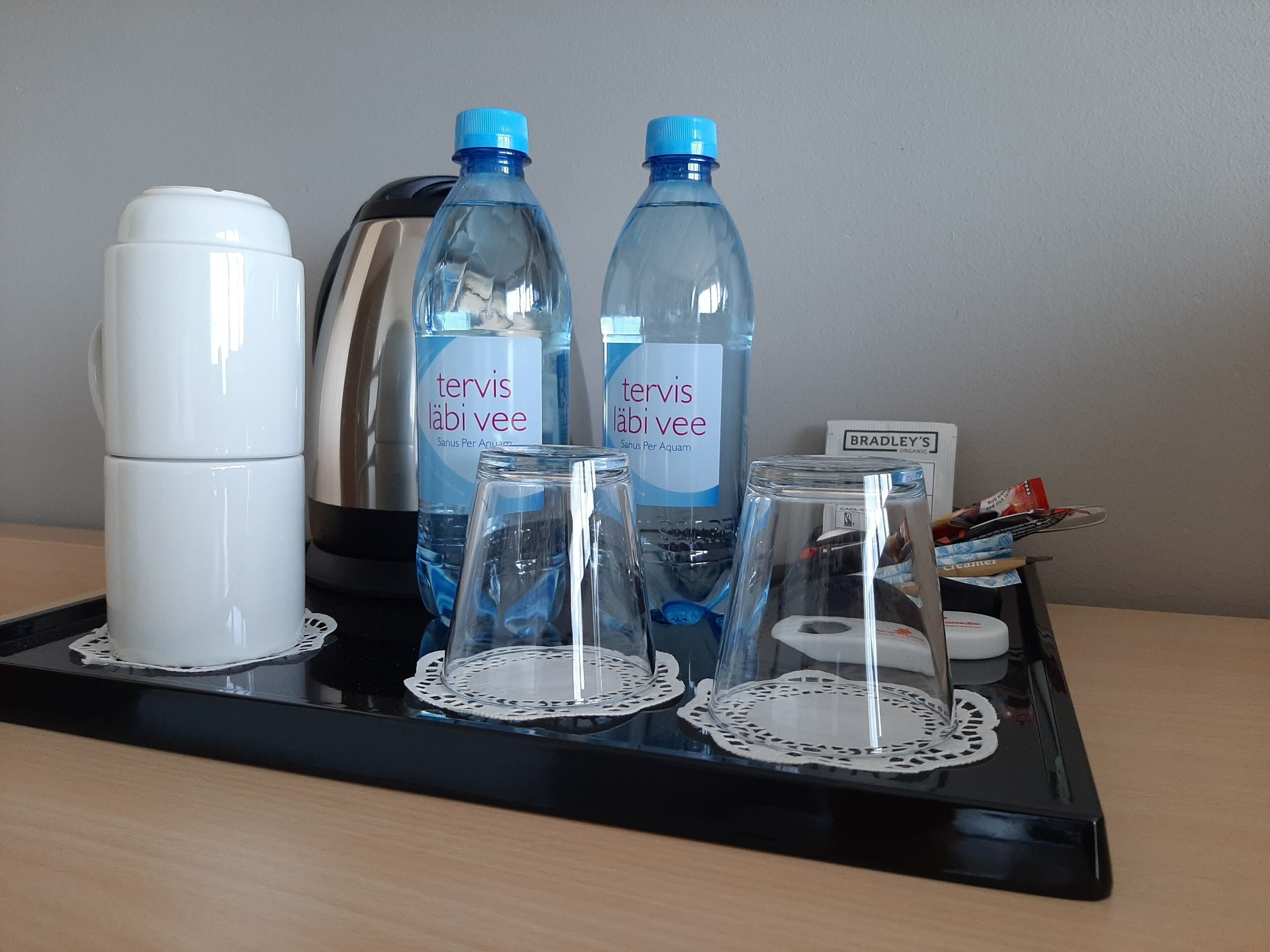 32-inch flat-screen tv with cable channels, tv