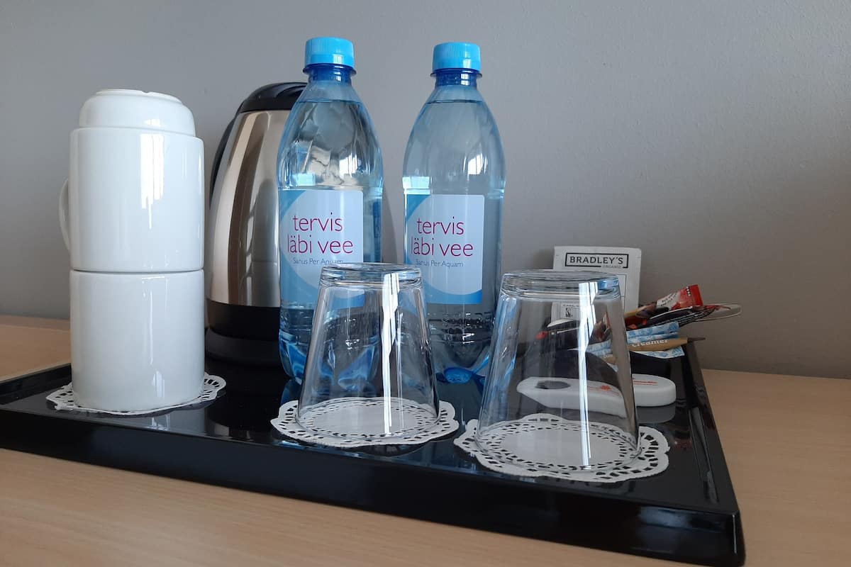 32-inch flat-screen tv with cable channels, tv