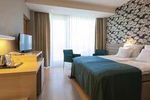 Minibar, värdeförvaringsskåp på rummet, skrivbord och gratis wi-fi