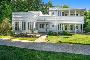 المنشأة من الخارج