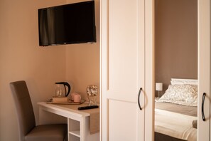 1 bedroom, in-room safe, desk, iron/ironing board