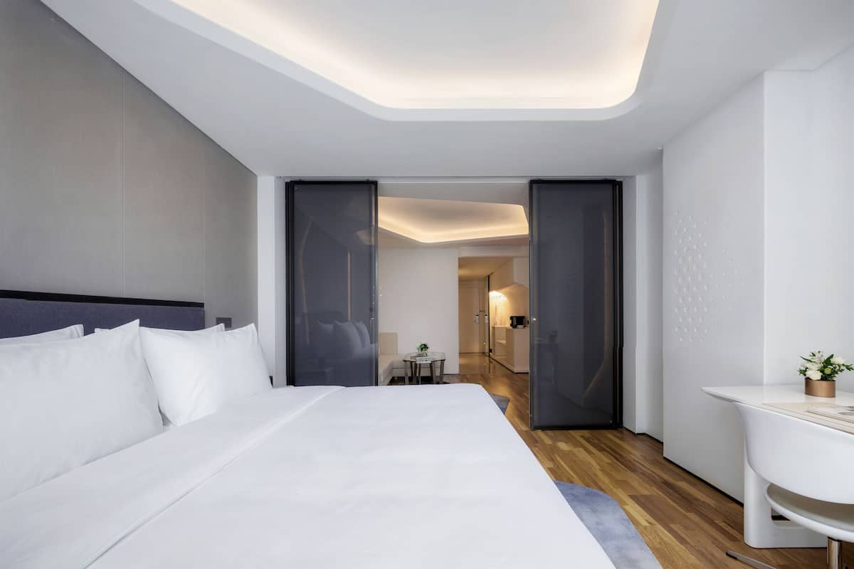 Deluxe suite, niet-roken | 1 slaapkamer, verduisterende gordijnen, geluiddichte muren