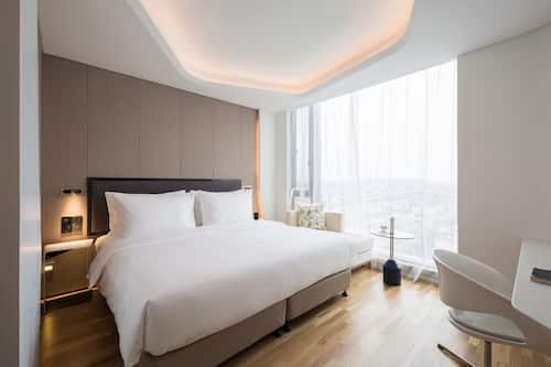 Blackout curtains, soundproofing, iron/ironing board, free WiFi