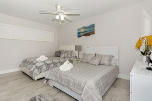 4 bedrooms, desk, travel crib, free WiFi - Tropical paradise wonderful, weekly and monthly discounts available!. (Cutler Bay)