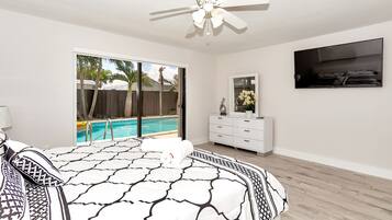 4 bedrooms, desk, travel crib, free WiFi