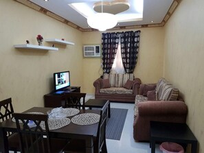 Apartment, 2 Schlafzimmer | Wohnbereich | Flachbildfernseher