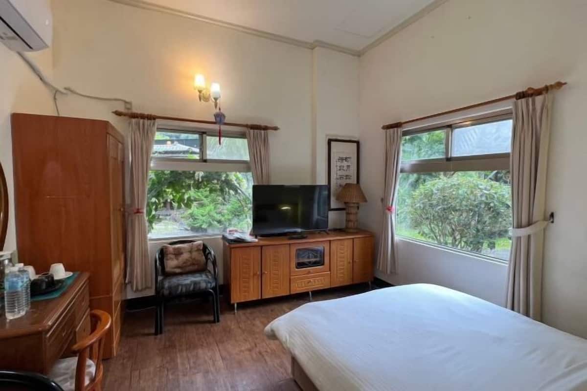 Desk, laptop workspace, free WiFi, individually decorated