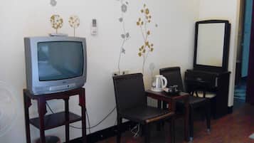 特色装修、办公桌、笔记本电脑工作区、免费 WiFi
