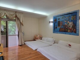 Quadruple Room | Individually decorated, desk, laptop workspace, free WiFi