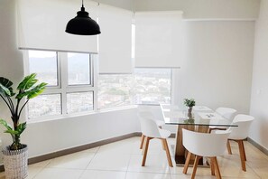 Căn hộ Exclusive | Bếp riêng | Tủ lạnh, ấm điện 