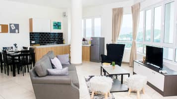 Familien-Penthouse | Wohnbereich | Flachbildfernseher, Netflix