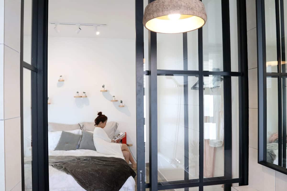 Exclusive Apartment | 2 bedrooms, soundproofing, free wired internet, bed sheets