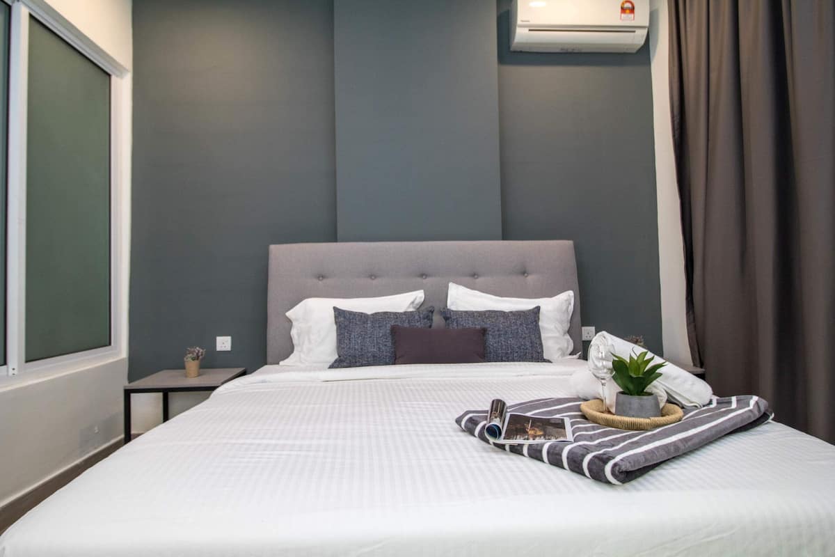 City Apartment, City View | 2 bedrooms, soundproofing, free wired internet, bed sheets