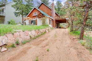 Exterior - Great views, and next to the hiking trail heads. Near all major attractions! (Green Mountain Falls)